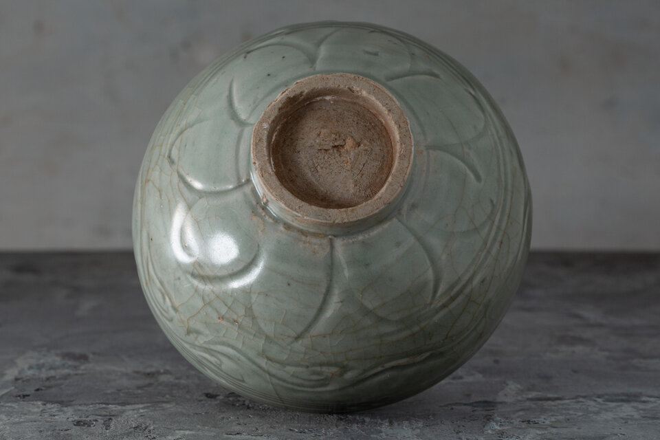 龍泉窯 青磁茶碗 元時代様式 粉青 波状文 連弁文 中国古陶磁 14世紀頃