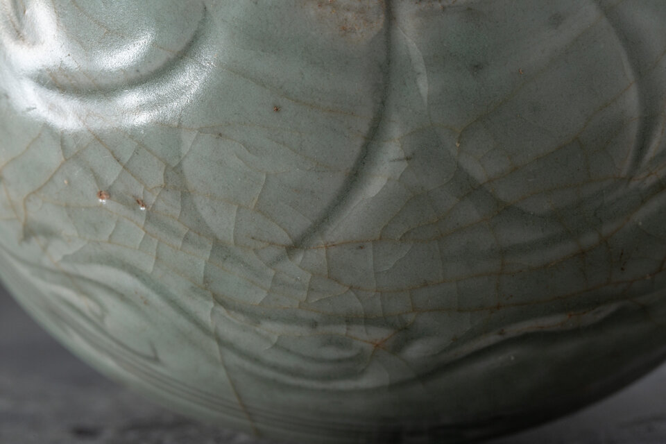 龍泉窯 青磁茶碗 元時代様式 粉青 波状文 連弁文 中国古陶磁 14世紀頃