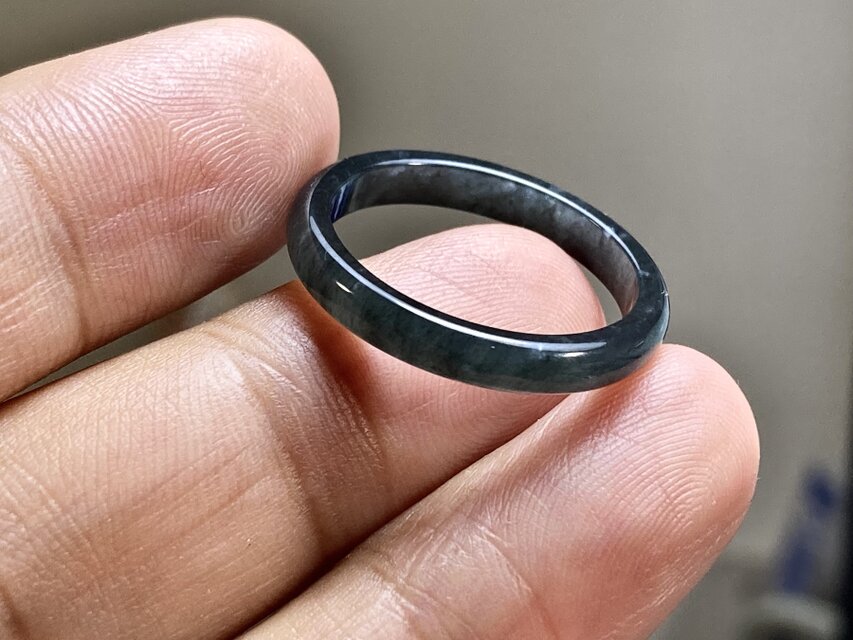 L19-81 糯種 黒翡翠 16.5号 グアテマラ産 A貨 本翡翠 くりぬき リング