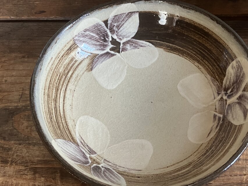 花文中鉢/bowl 陶器 | iichi 日々の暮らしを心地よくするハンドメイド