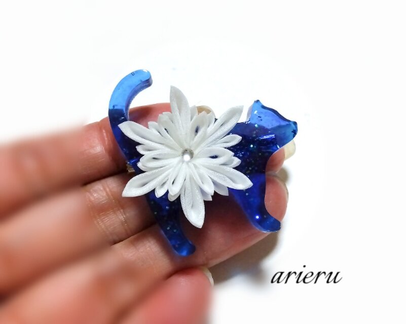 和×猫】雪の結晶つまみ細工と青猫のブローチ - Snow Cat pin broach