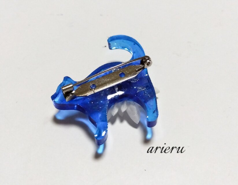 和×猫】雪の結晶つまみ細工と青猫のブローチ - Snow Cat pin broach