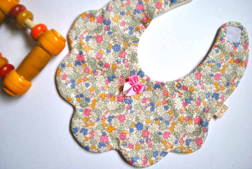 お花のカタチ♡ベビースタイ