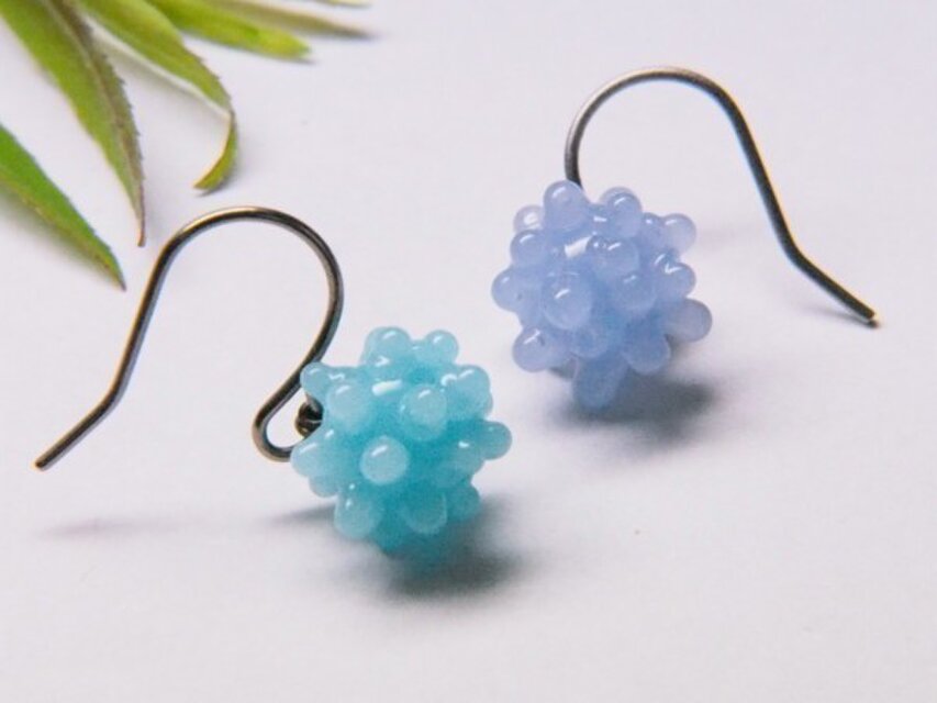 こんぺいとう１粒ピアス　水色＆空色