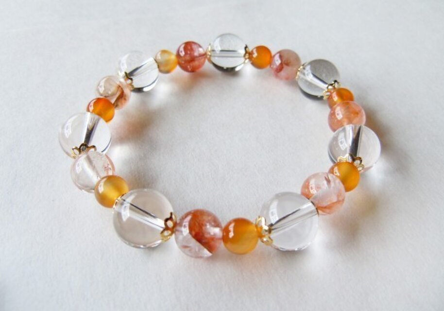 鮮やかなレッドヘマタイトクォーツのブレスレット