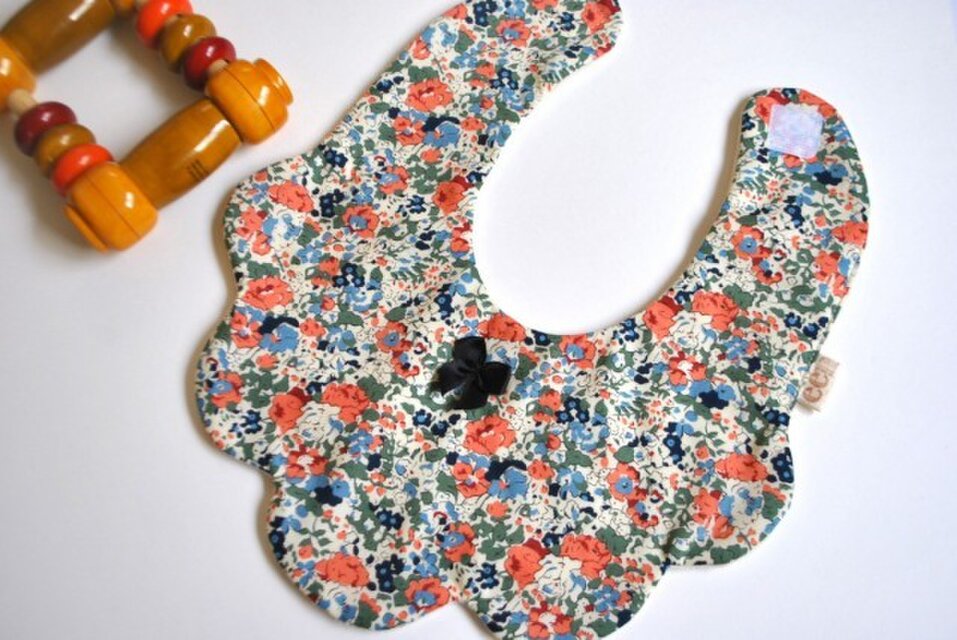 リバティお花のカタチ♡ベビースタイ