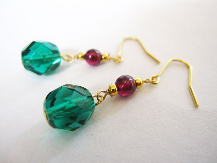 グリーンチェコのオリエンタルピアス