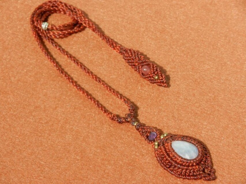 天然石　レインボームーンストーン　デザインネックレス