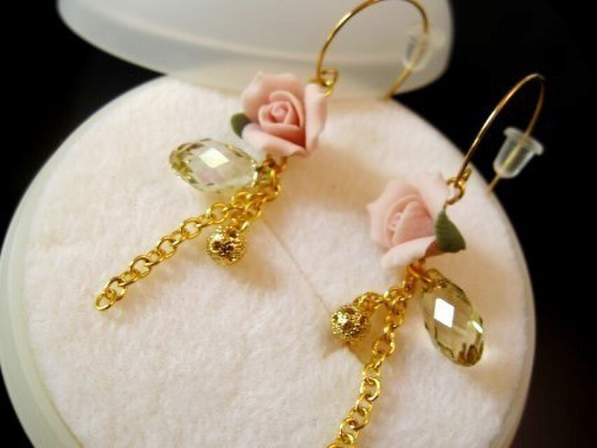ピンクの薔薇とスワロフスキーピアス