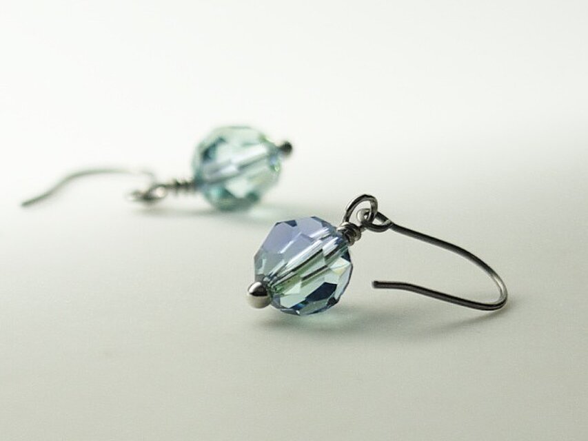 スワロダイヤカット・ピアス　ラベンダークリソライト