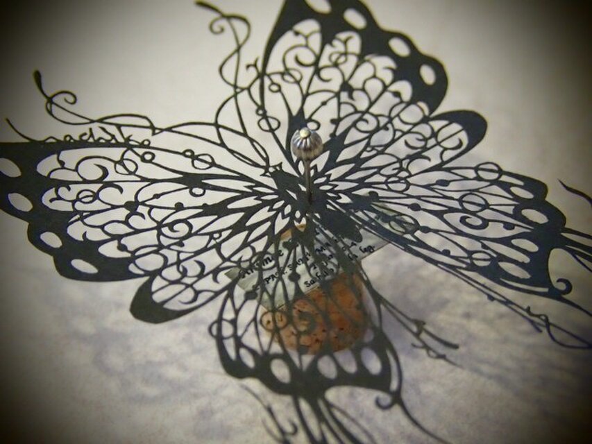 切り絵蝶の標本（N様オーダー品） | iichi 日々の暮らしを心地よくする