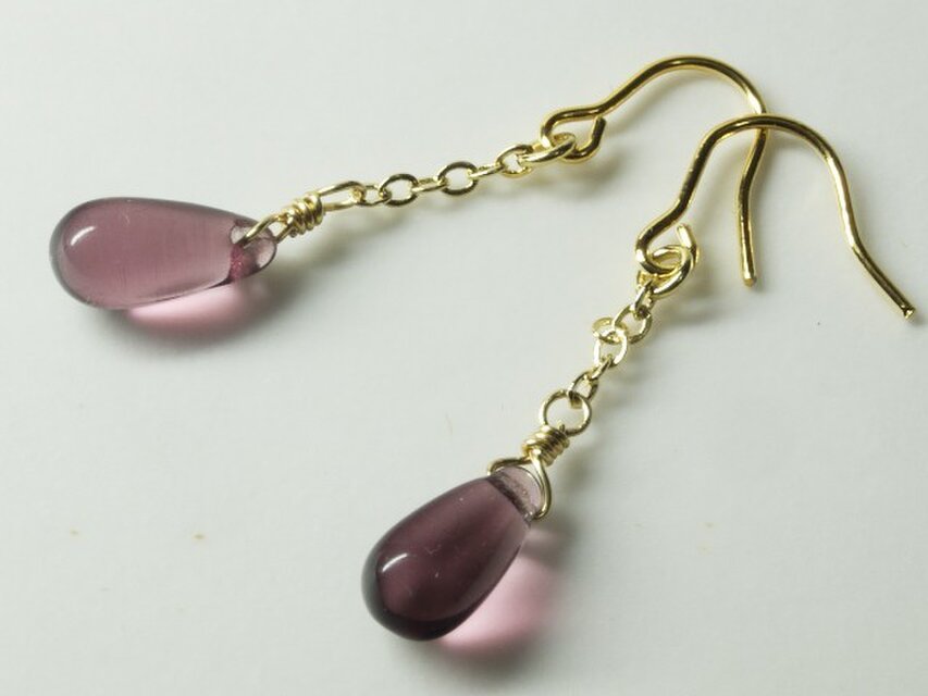 チェコガラスのしずくピアス　ちょっと長め　あやめいろ