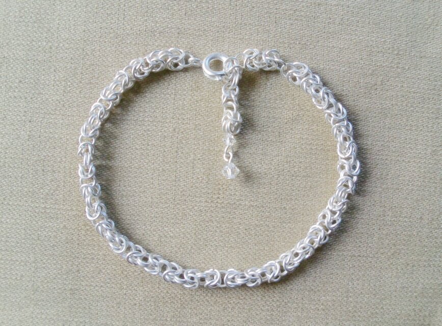 白い雲のブレスレット