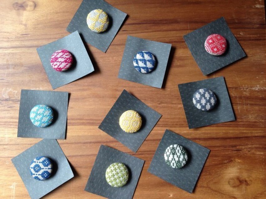 刺繍のクルミボタン