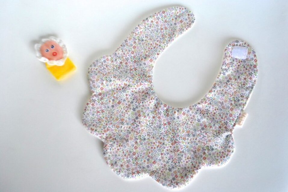 リバティお花のカタチ♡ベビースタイ