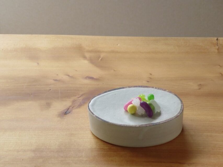 伊豆土lineのたまご台皿（白釉）