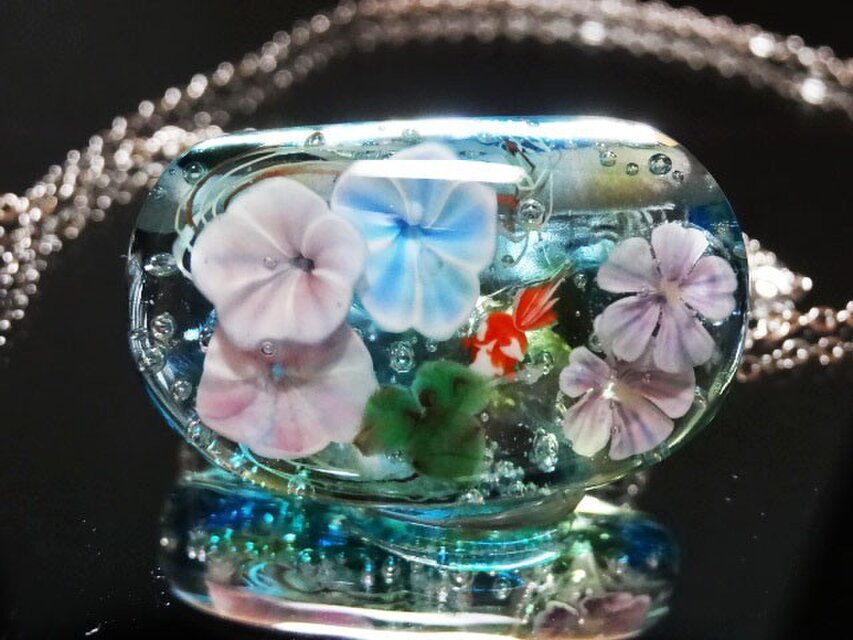朝顔・銭葵と金魚のとんぼ玉　ガラスペンダント