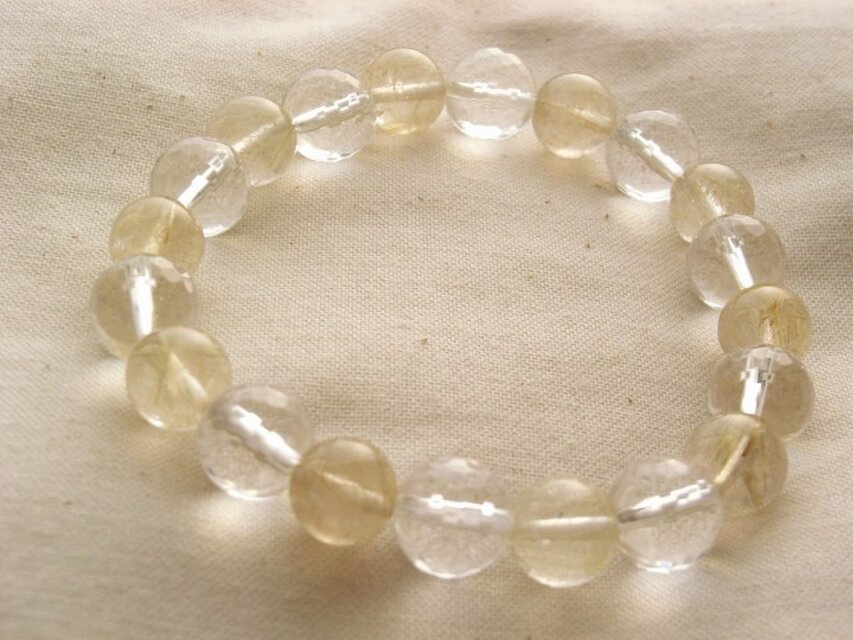 ゴールドルチルとクリスタルのブレスレット