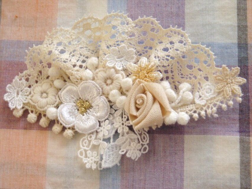 New ☆白　ナチュラルレース 扇型バレッタ