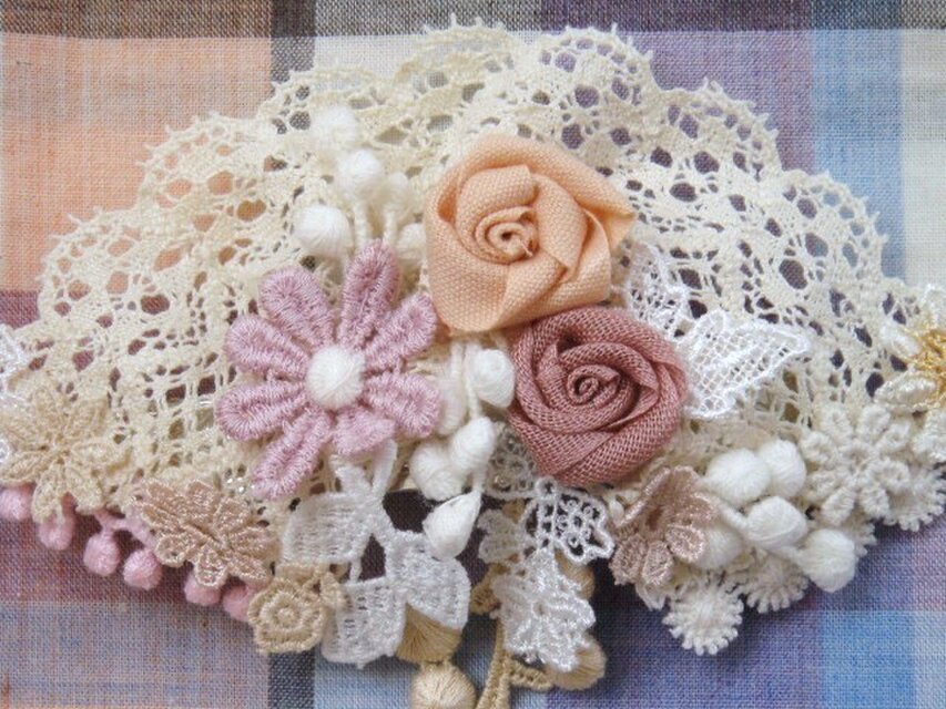 New ☆ピンク　ナチュラルレース 扇型バレッタ