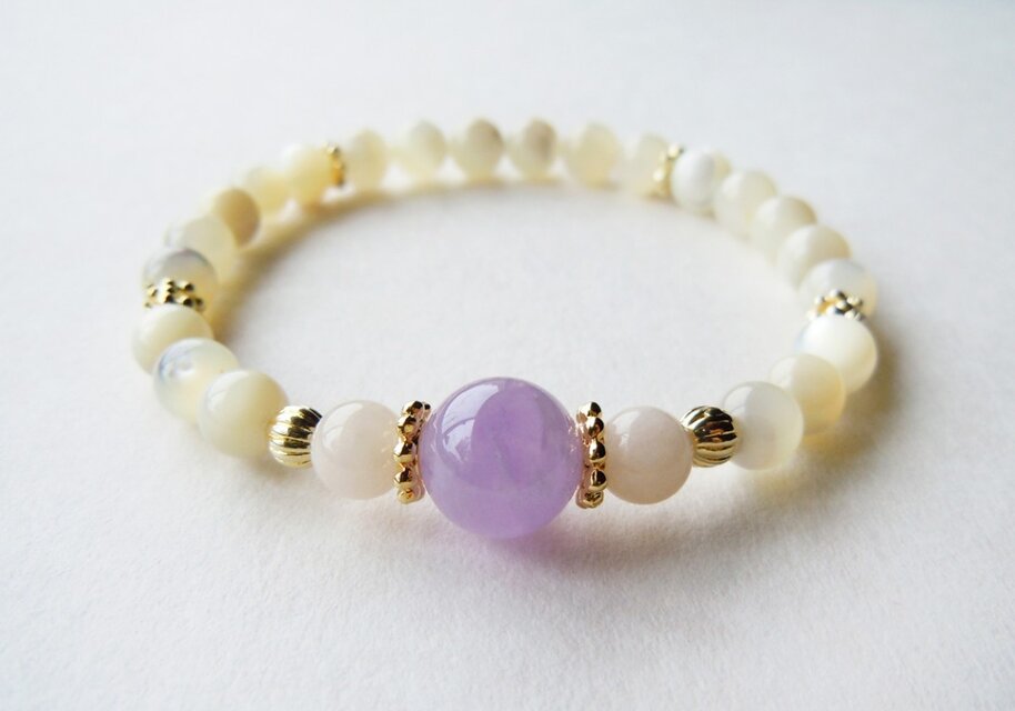 淡い色したブレスレット（ワンポイント・パープル）