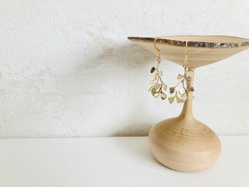 【受注生産】Fluttery Leaf Earrings | 真鍮・サージカルステンレス