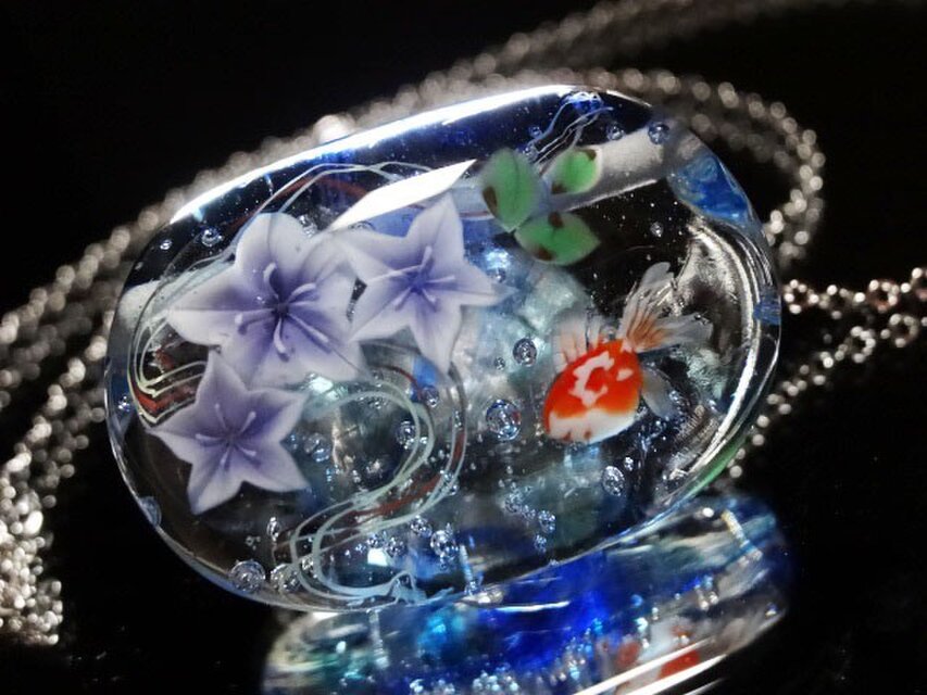桔梗と金魚のとんぼ玉ガラスペンダント