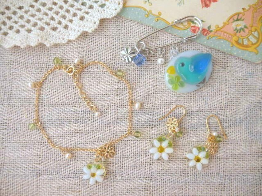ｈさまご予約品＊マーガレットブレス＆ピアス、青い鳥ブローチ