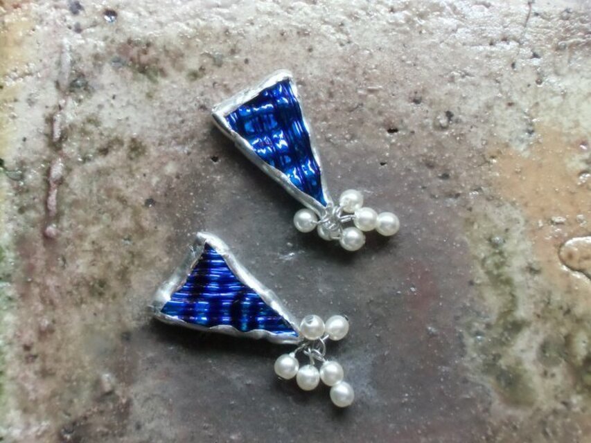 ブルーのピアス