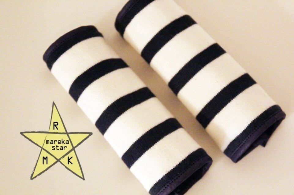 №303 ベビーカーアーチ型ハンドルカバー　白×紺ボーダー