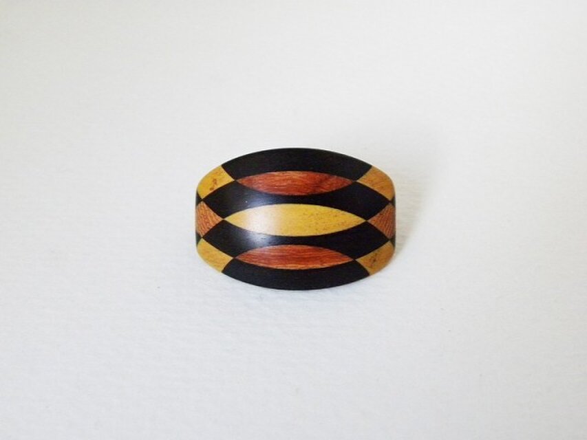 ブローチ -コクタン･アマレロ･パーロッサ-