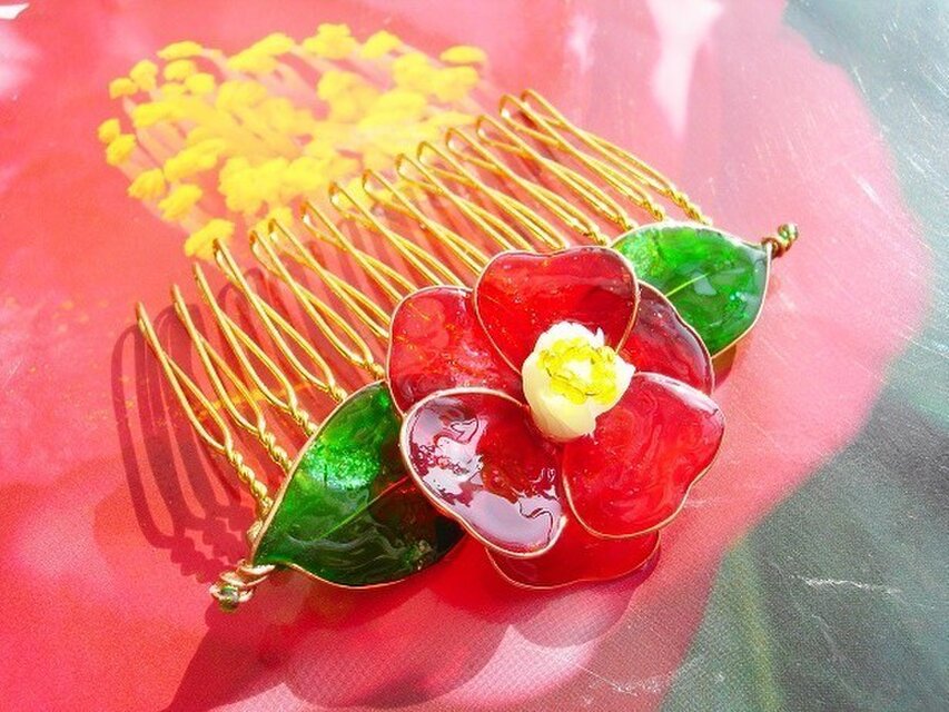 赤い椿（コーム）