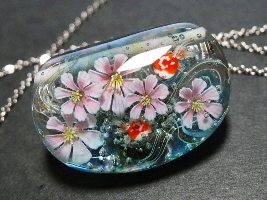 コスモス金魚のとんぼ玉　ガラスペンダント