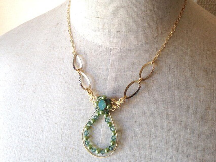 しずくフープのネックレス（グリーン）