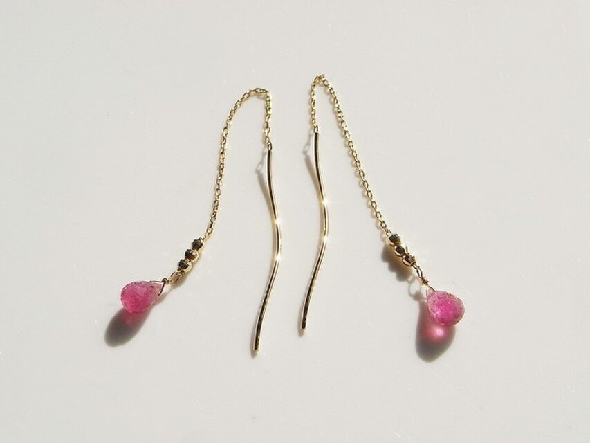 ピンクトルマリン１０Ｋチェーンピアス