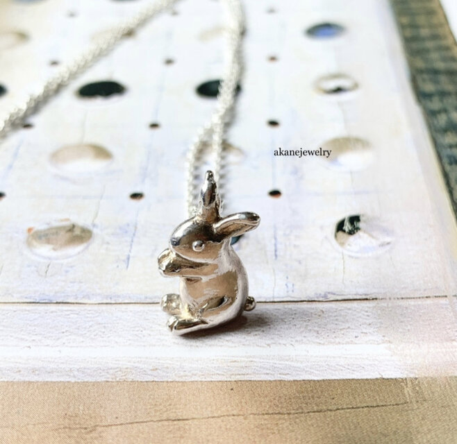 たち耳ウサギちゃんペンダント