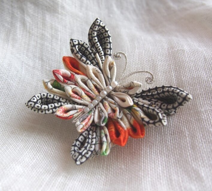 つまみ細工☆アンティーク2wayクリップ蝶々☆黒系☆