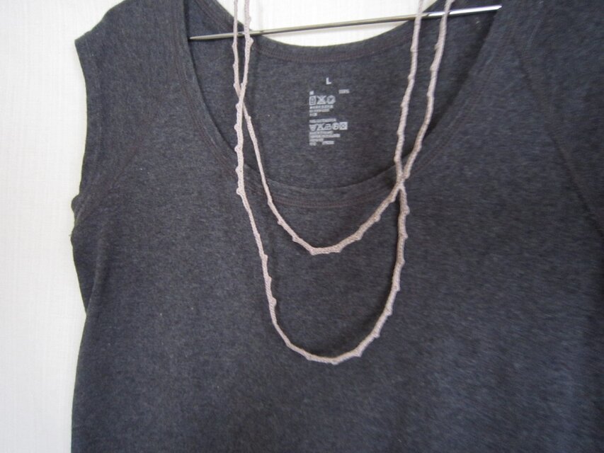 ピンクベージュかぎ針編みネックレス