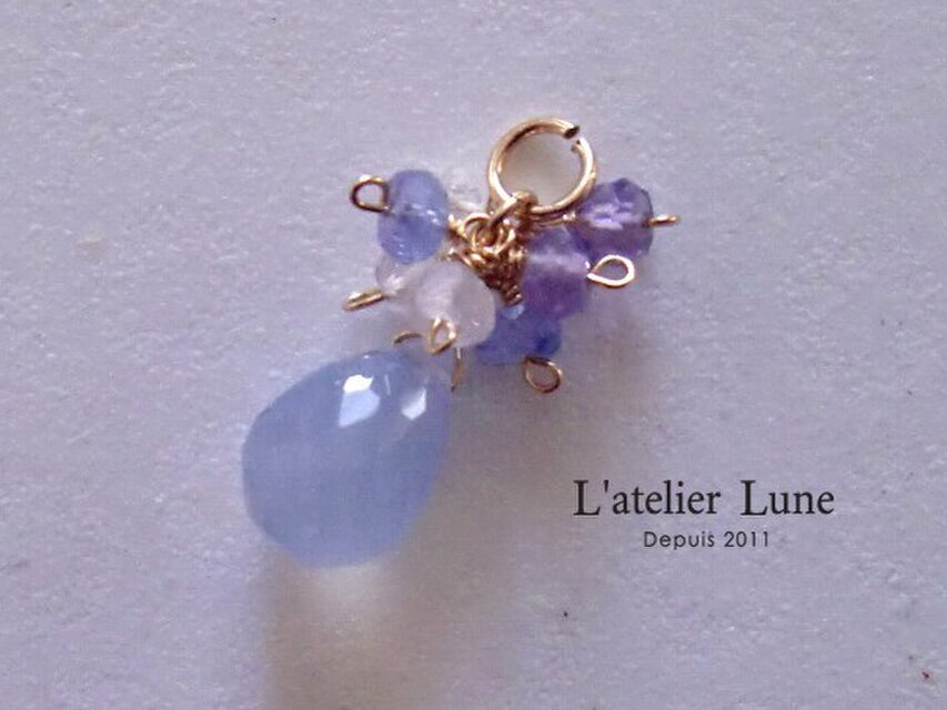 ブルーカルセドニーのチャーム