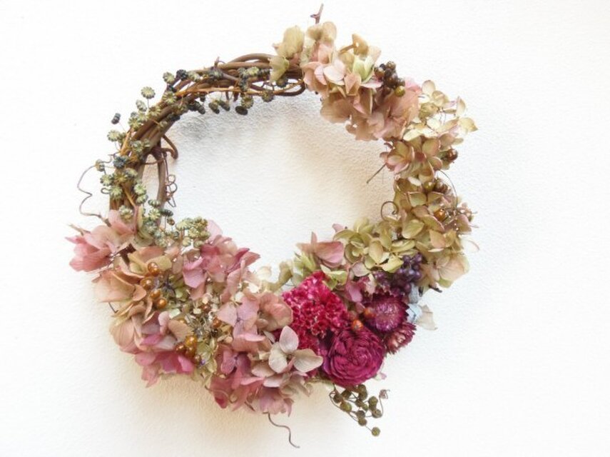 秋へ　－ミナヅキとヤマゴボウと赤の花ー