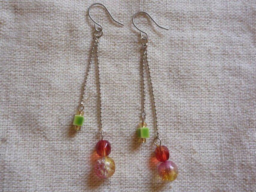 ロングチタンフックピアス　レッド