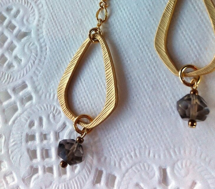 ガラスビーズのアシメトリーピアス