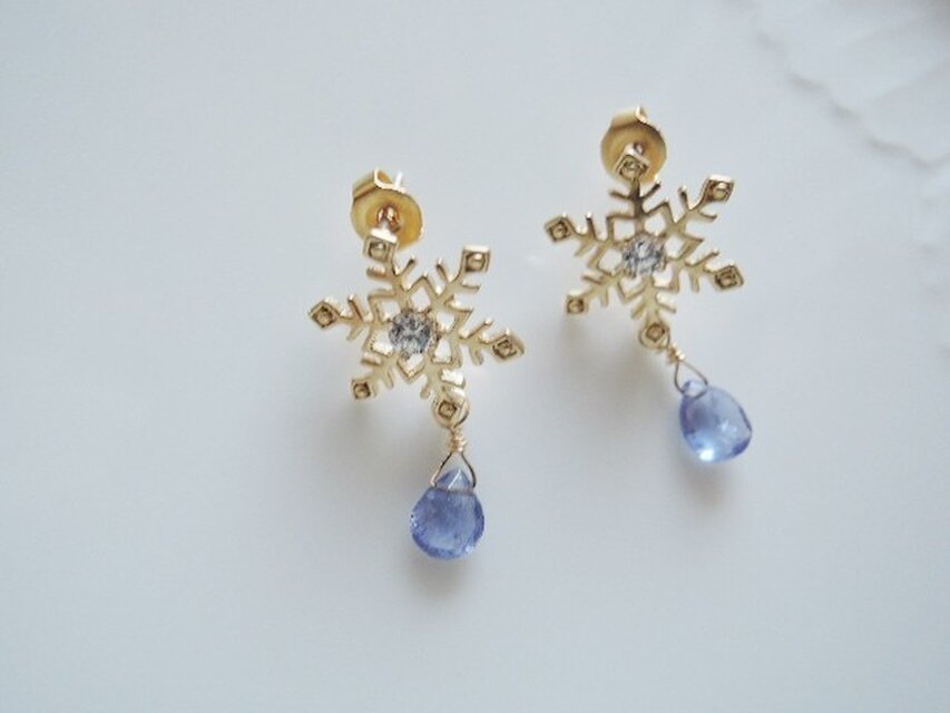 雪の結晶ピアス☆最上級タンザナイト　（454）