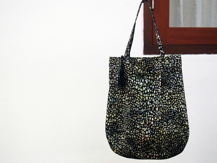 [再販]タッセル付き縦長バッグ　雨だれ