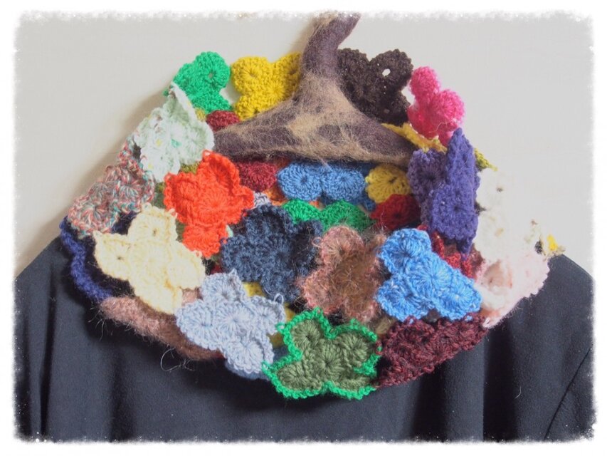 *お花をつなげたスヌード*　小ぶり