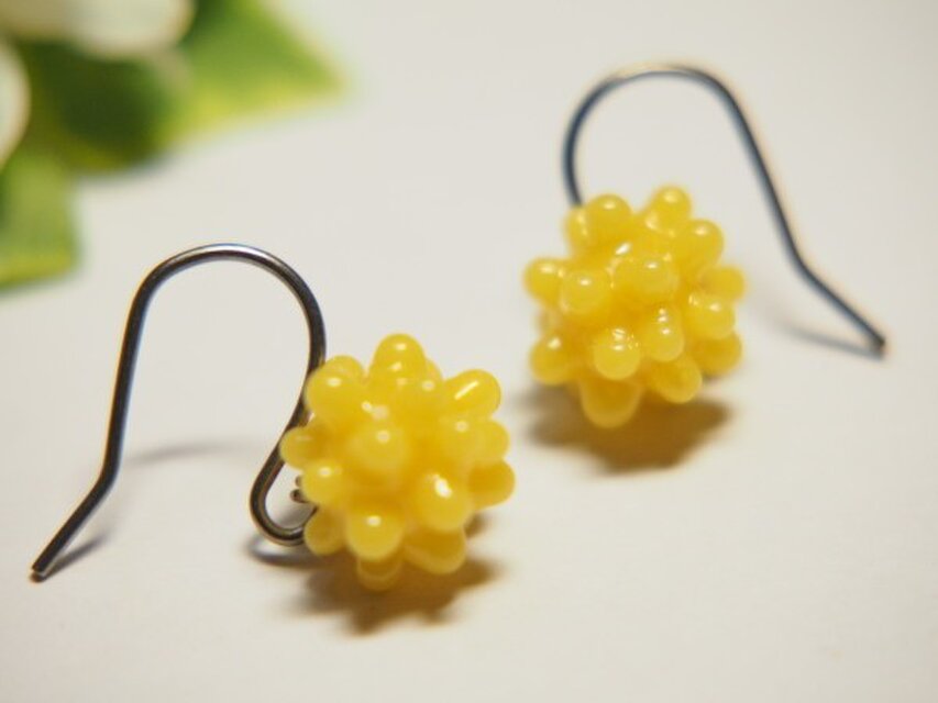 こんぺいとう１粒ピアス　黄色