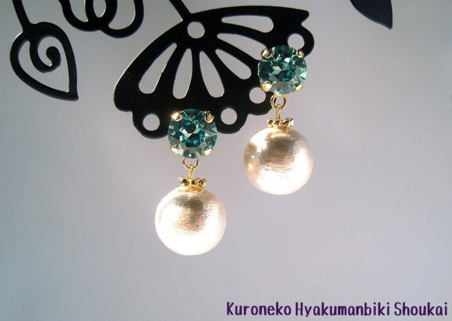 クリスタルとコットンパールのピアス