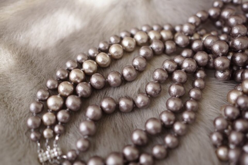 ニュアンスグレーコットンパール3連ロングネックレス SLV925