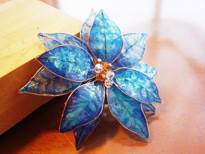 ＊ポインセチア＊（クリップ付ブローチ）