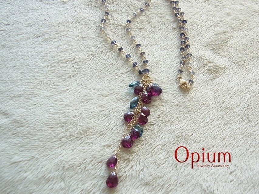アイオライトとガーネットのロングネックレス